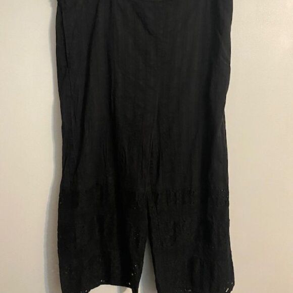 Mustard 7 Black Eyelet wide-leg crop pants, size 2X - Picture 1 of 3